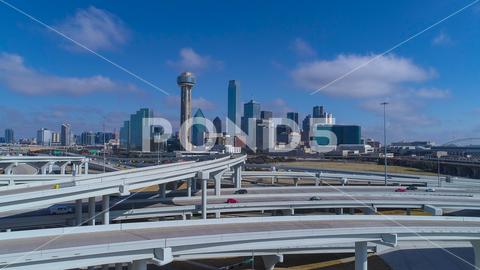 A six-lane Texas highway with concrete pavement